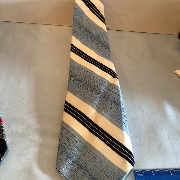 VINTAGE LOT of 8 Mens Ties - Some Imperfections SEE LISTING #F1 - Picture 5 of 16